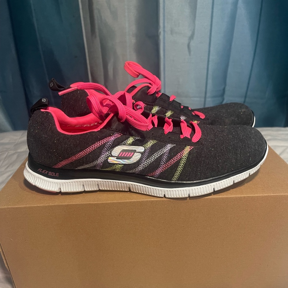 Sketchers Dark Gray Memory Foam Size 9.. Like New - image 1